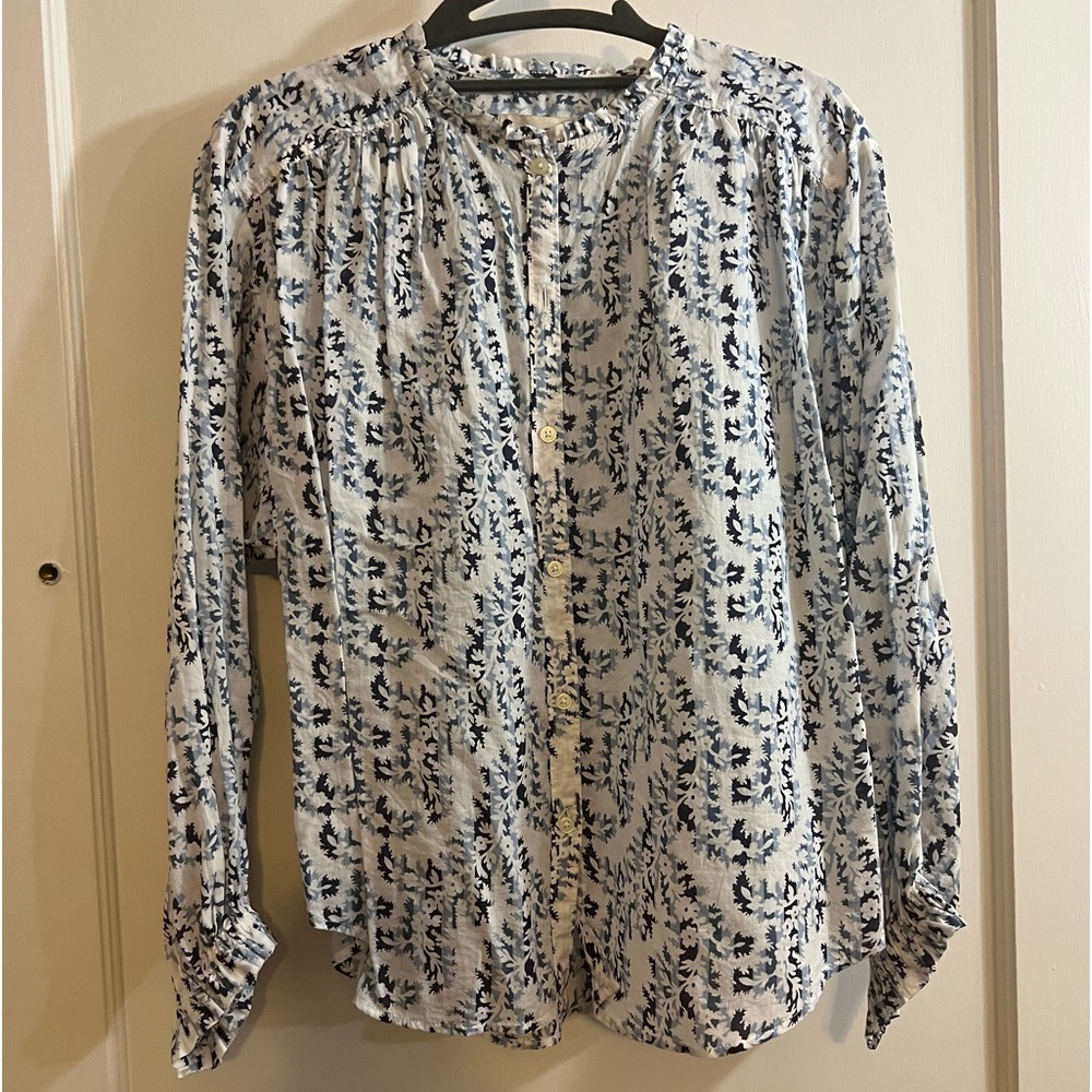 LOFT blue and white floral woven blouse with button front and ruffled collar EUC